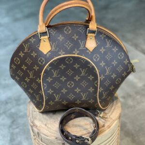 LOUIS VUITTON Canvas monogram MM ellipse tote bag with crossbody strap.